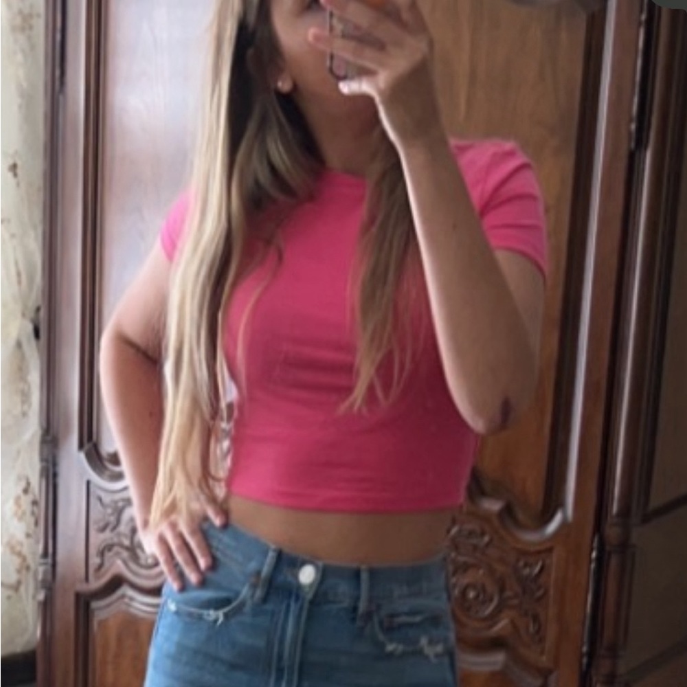 pink short sleeve crop top